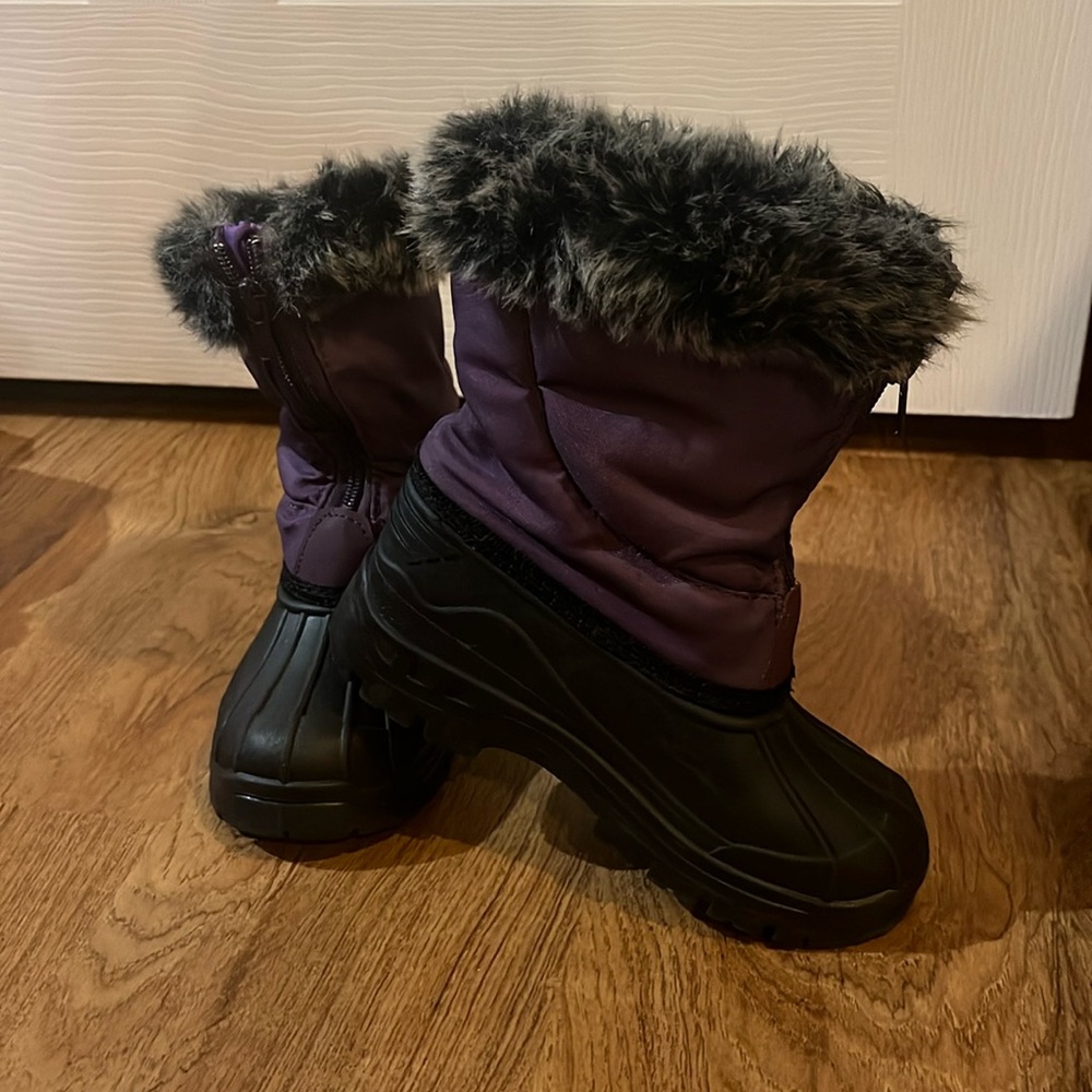 Kids size 11 snow boots